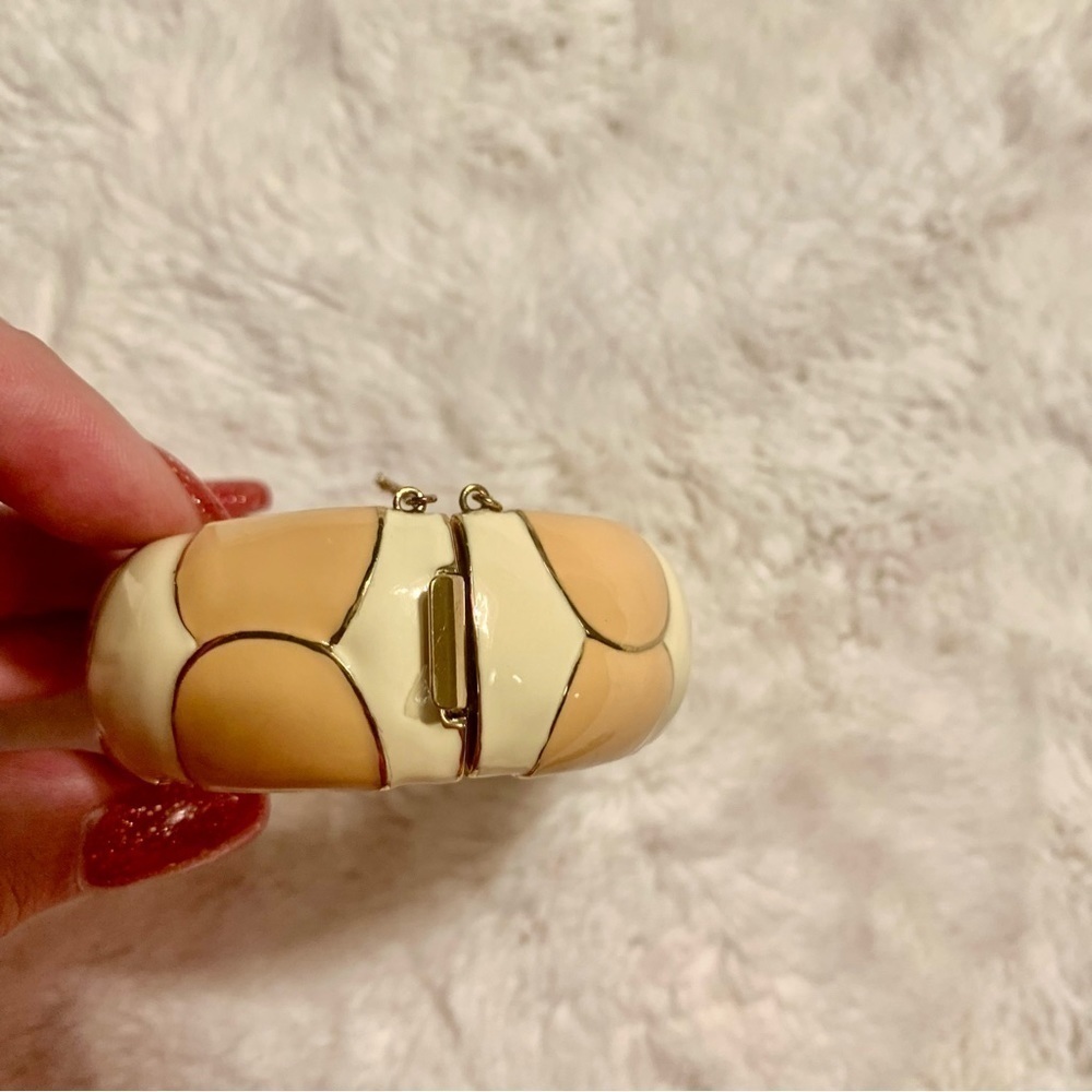 J Crew Bangle Bracelet Cream Peach Circle design Gold-tone Trim Beautiful Classy - Picture 5 of 11